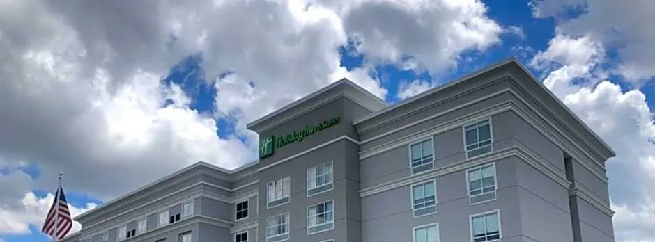 Holiday Inn & Suites Fayetteville W-Fort Bragg Area by IHG