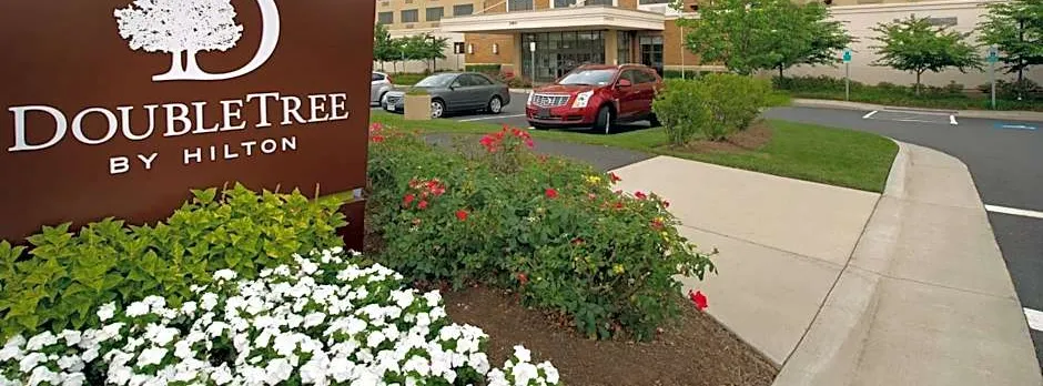 DoubleTree By Hilton Hotel Dulles Airport-Sterling