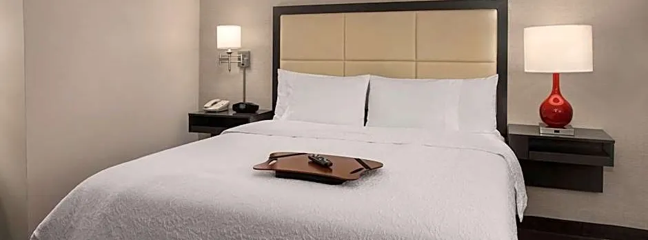 Hampton Inn & Suites Milwaukee-Downtown