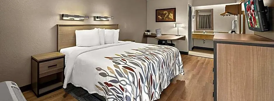 Red Roof Inn Detroit - Royal Oak/ Madison Heights