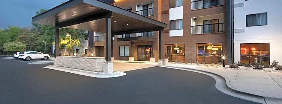 Courtyard by Marriott Grand Rapids Airport