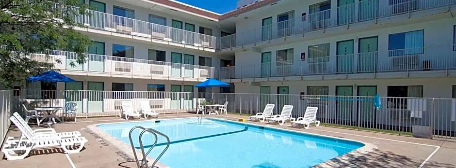Motel 6-Roseville, MN - Minneapolis North