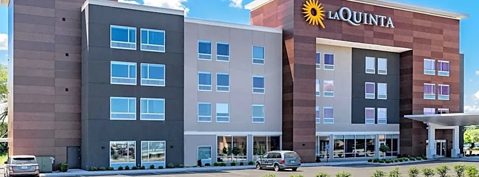 LaQuinta Suites by Wyndham South Bend Notre Dame Area