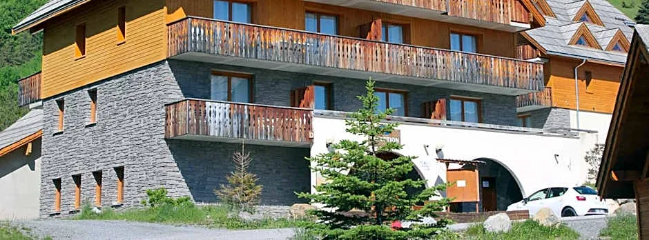 Chalets de Praroustan by Actisource