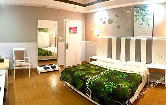 V8 Hotel