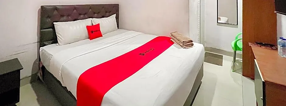 RedDoorz @ Vania Residence Medan
