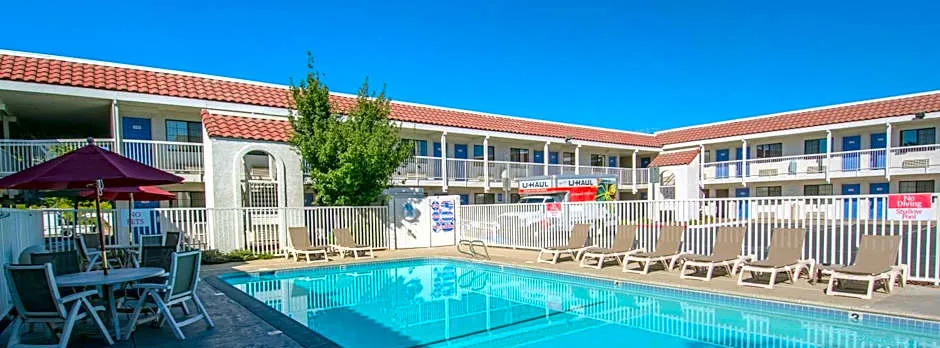 Motel 6 Redding, CA - South