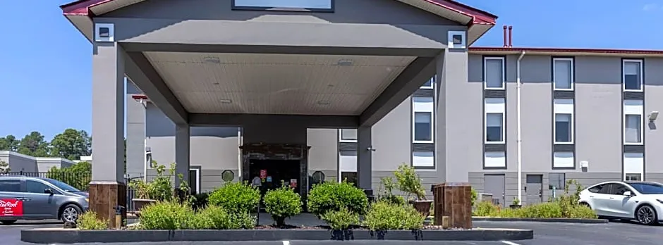 Red Roof Inn & Suites Clinton, MS