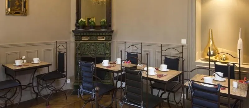 De La Porte Doree