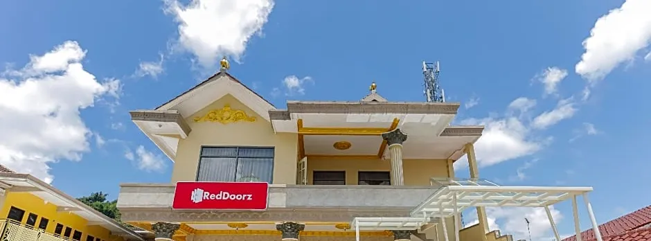 RedDoorz Plus @ Villa Bontes Batu
