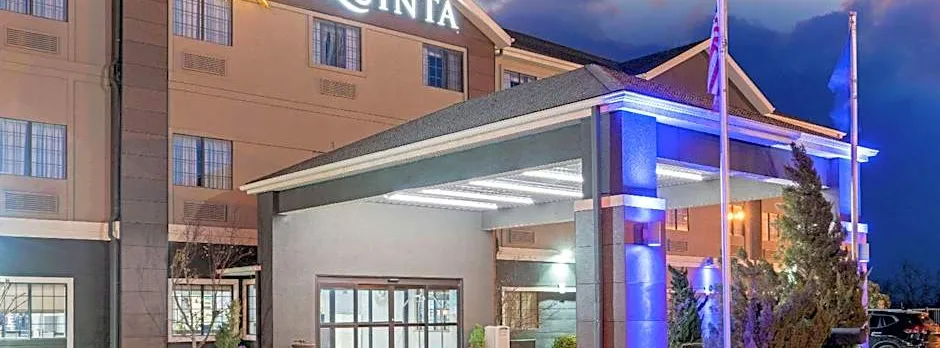 La Quinta Inn & Suites by Wyndham Ada