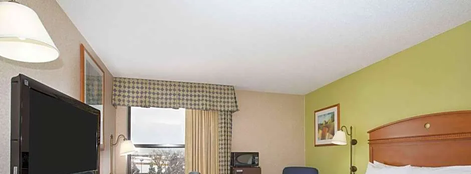 FairBridge Inn & Suites Thornton