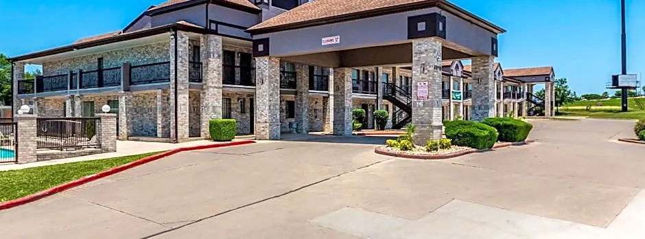 Quality Inn I-10 East near Frost Bank Center