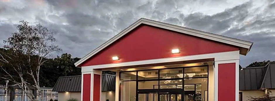 Ramada by Wyndham Hartford North / Bradley Airport