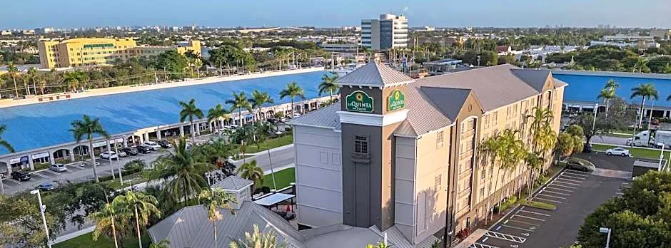 La Quinta Inn & Suites by Wyndham Miami Airport West