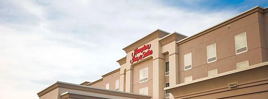 Hampton Inn & Suites Minot Airport