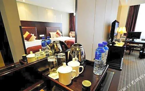 Guiyang Forest Hotel (Provincial Government Qianling Park)