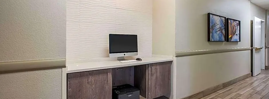 La Quinta Inn & Suites by Wyndham Newport