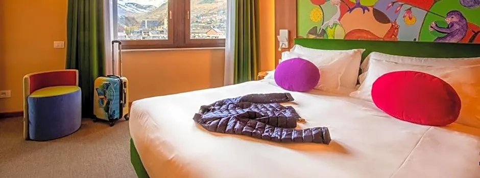 OMAMA Hotel