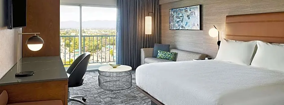 Courtyard by Marriott Los Angeles Sherman Oaks