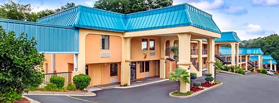 Super 8 by Wyndham Forest Park