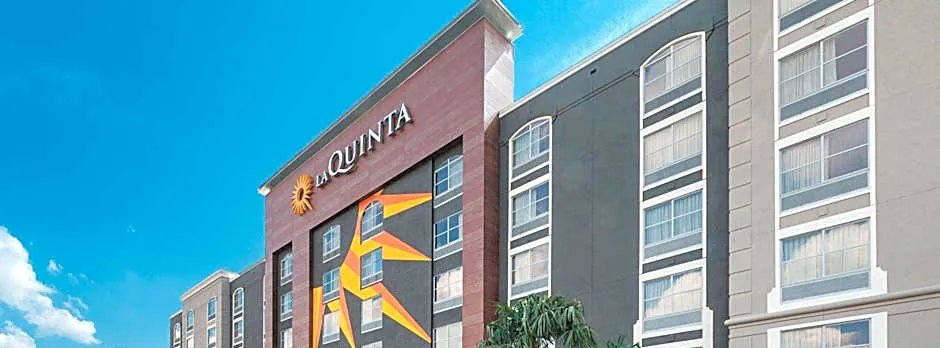La Quinta Inn & Suites by Wyndham San Antonio Downtown
