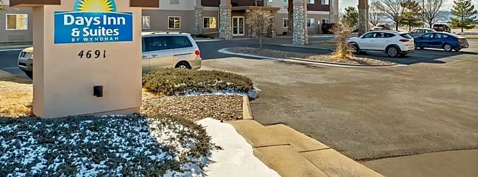 Days Inn & Suites by Wyndham Castle Rock
