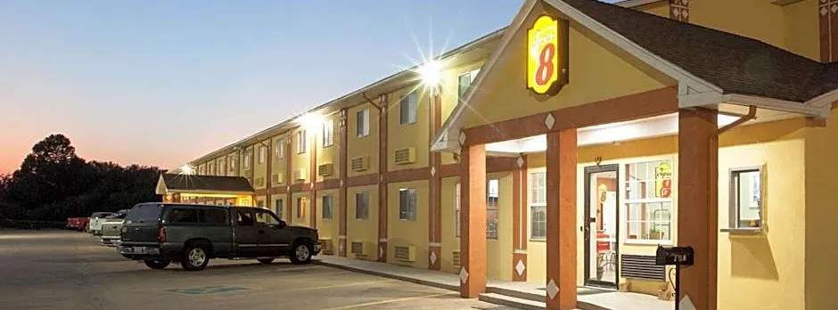 Super 8 by Wyndham Chickasha