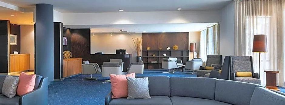 Courtyard by Marriott Omaha Aksarben Village