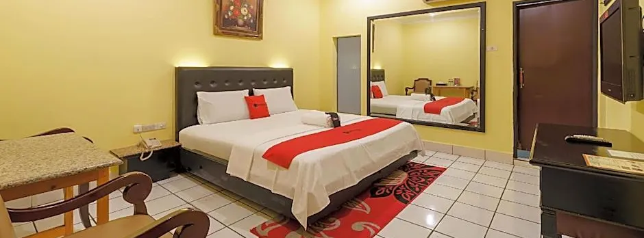 RedDoorz Plus near Ancol