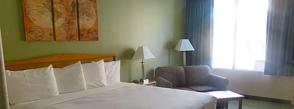 Baymont Inn & Suites by Wyndham Fargo