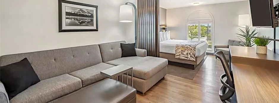 Best Western Plus Hilltop Inn