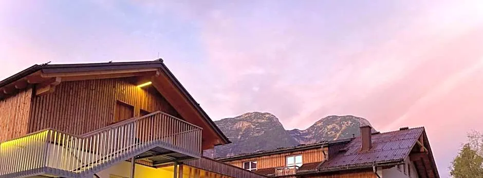 Seehotel am Hallstättersee modern rooms with AC