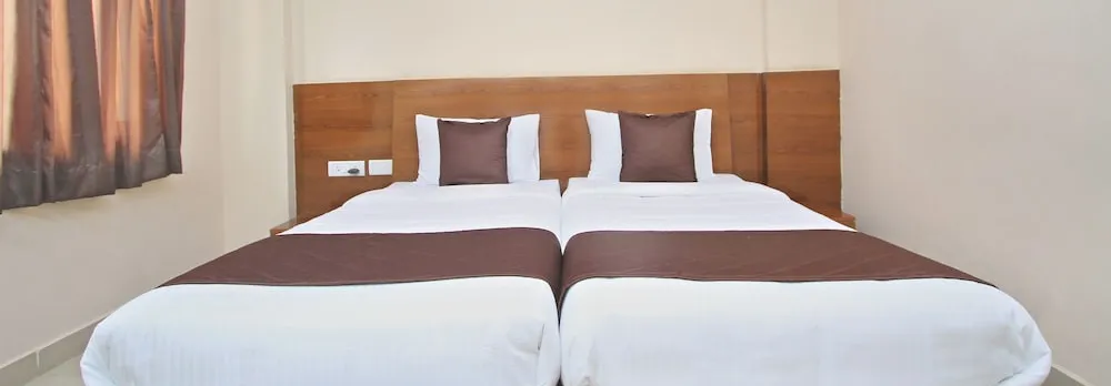 OYO 23743 Hotel Nash Inn