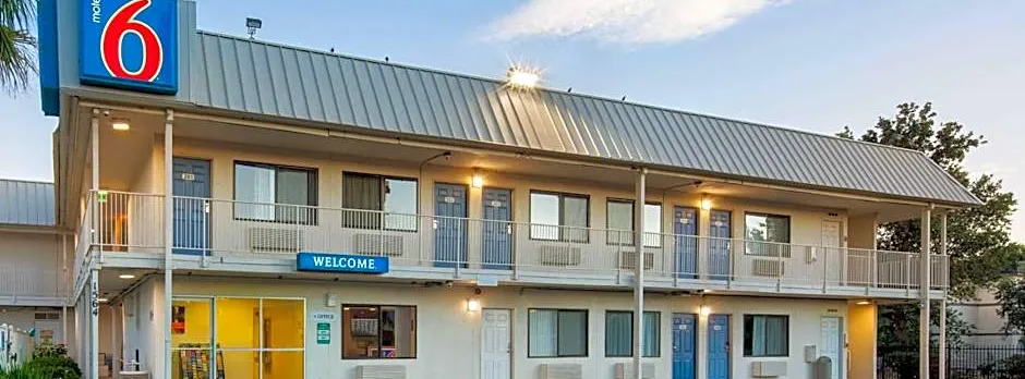 Motel 6-Woodland, CA Sacramento Airport