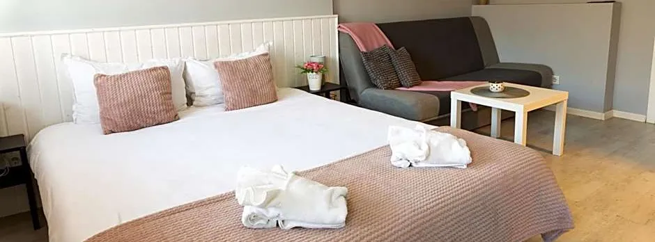 La Piazza Hotel