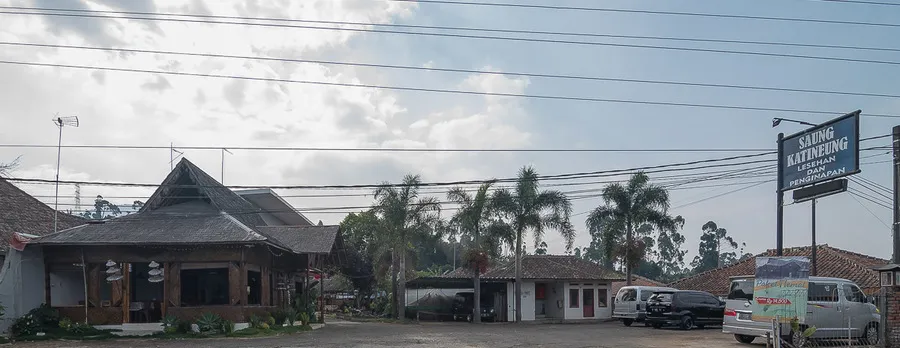 RedDoorz near Happy Farm Ciwidey