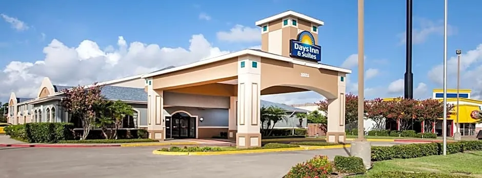 Days Inn & Suites by Wyndham Corpus Christi Central