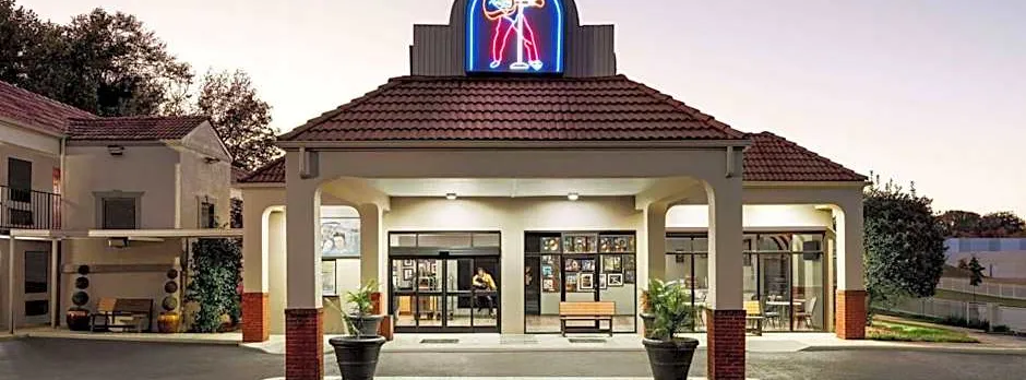 Days Inn by Wyndham Memphis at Graceland