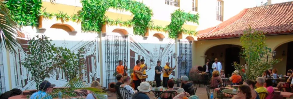 Hotel E Colonial