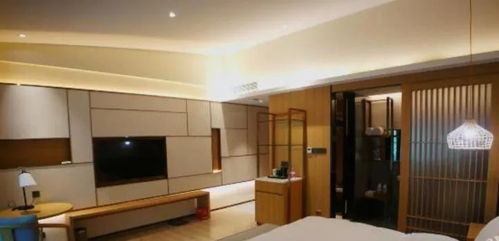 Zhaojun Champaign road Hotel