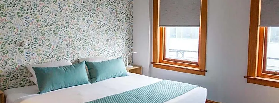 The Cambridge Hotel & Backpackers