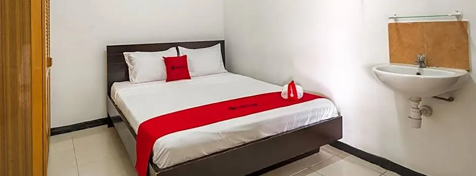 RedDoorz near Widya Mandala University