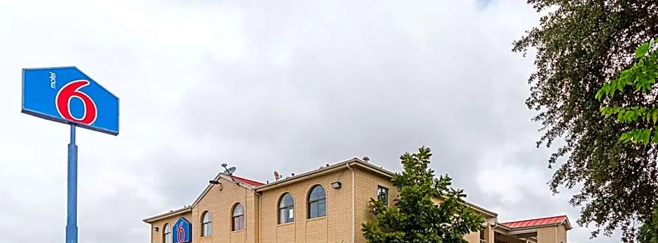 Motel 6-San Antonio, TX - Fiesta Trails
