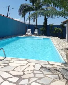 Casa Grande e confortável com piscina