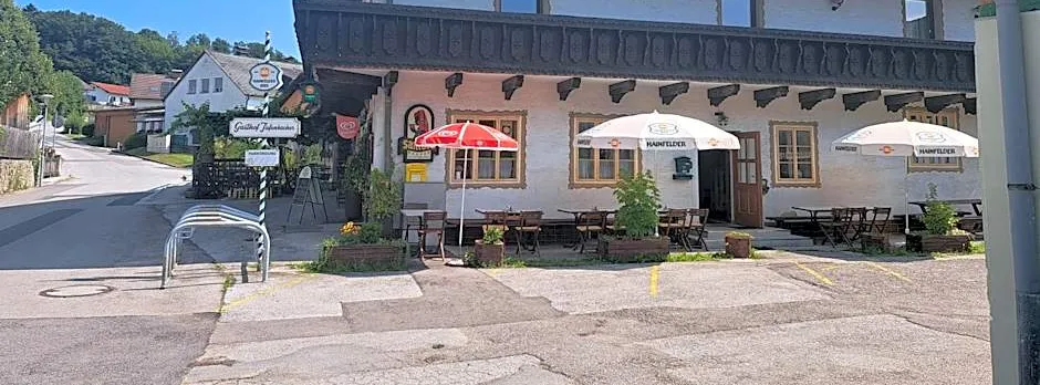 Dorfgasthof und Frühstückspension Tiefenbacher