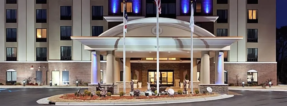Holiday Inn Express & Suites Hope Mills-Fayetteville Arpt by IHG