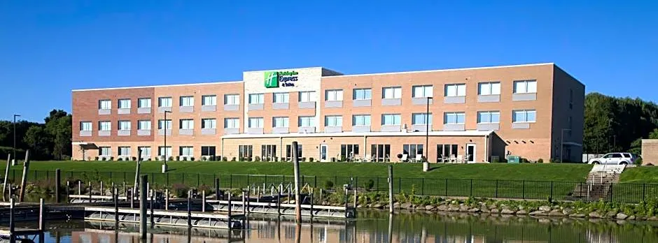 Holiday Inn Express & Suites Port Huron By IHG