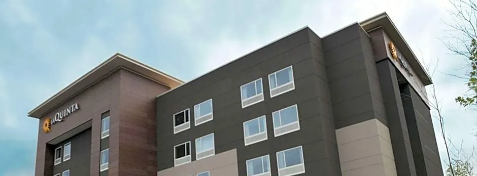 La Quinta Inn & Suites by Wyndham Buffalo Amherst