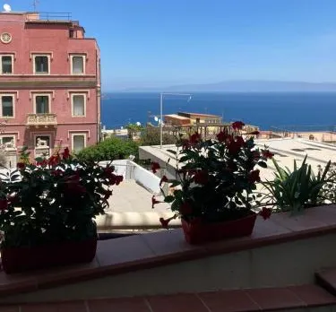 Casa Archia ristrutturata con balcone vista mare